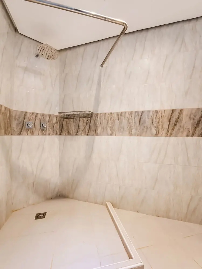 Vaccinated Staff - Capital O 492 Sunset View Ridge Residences