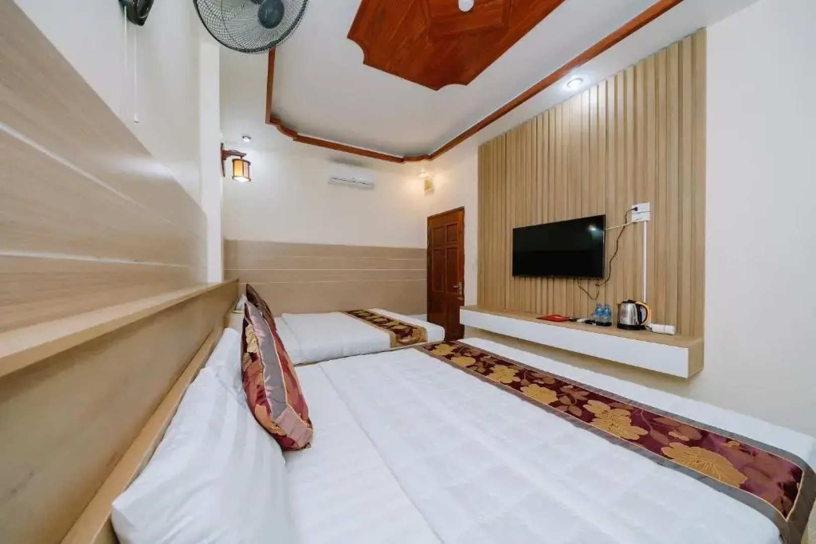 Cat Ba Seaview Hotel