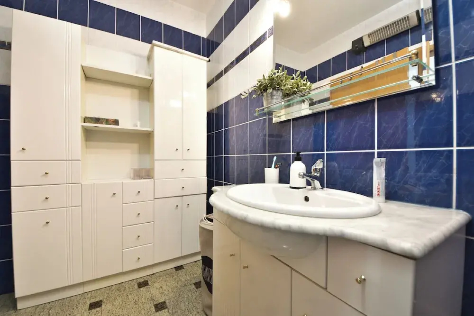 Holiday Home Seafront Escape