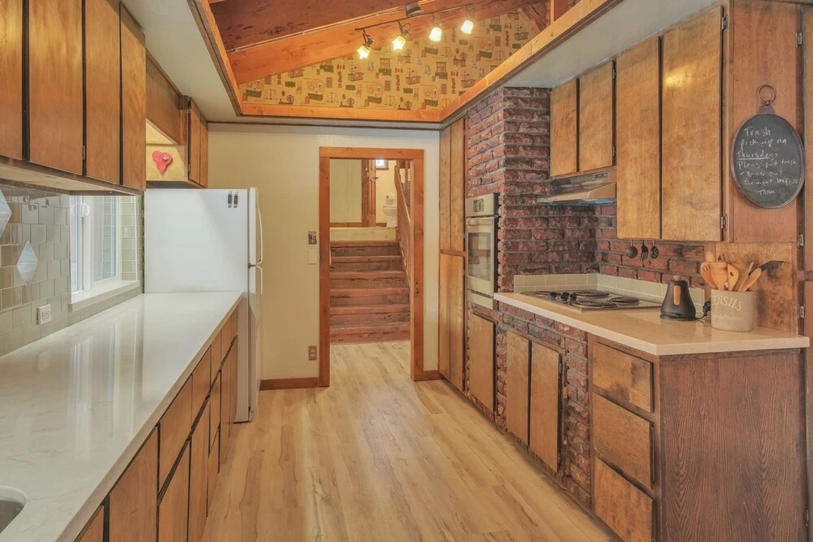 South Tahoe Rustic Home! Sleeps Over 10! 5 Bedroom Home by Redawning