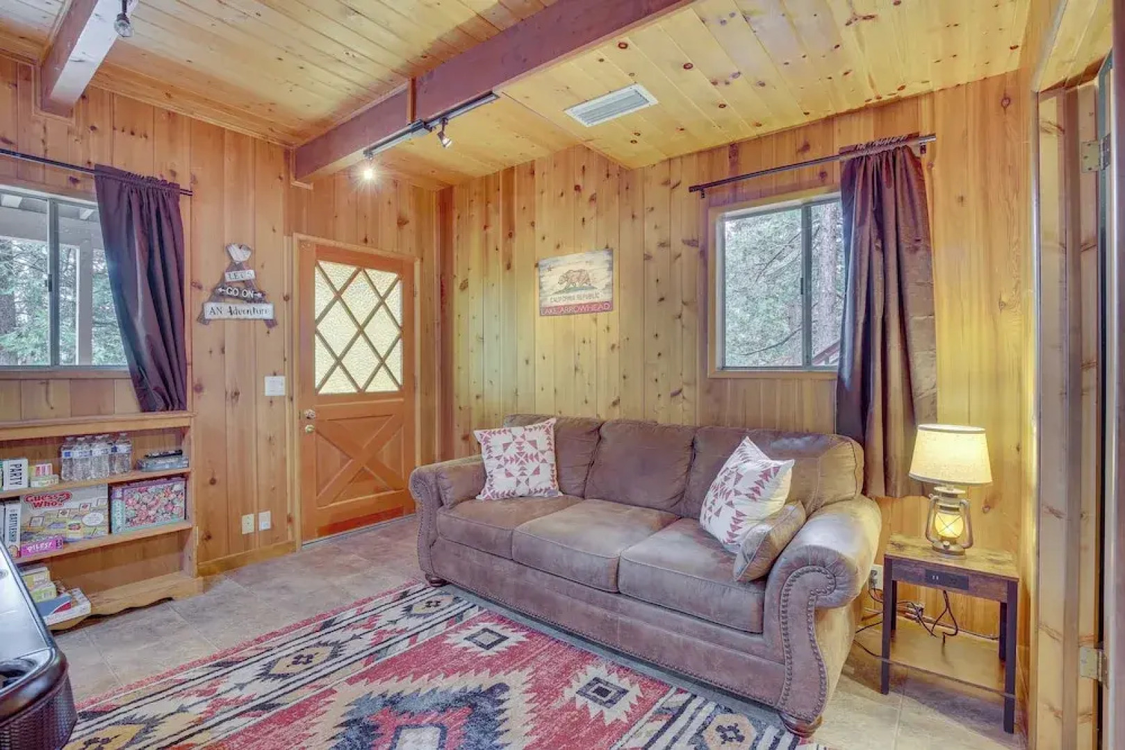 Woodsy Lake Arrowhead Cabin w/ Fire Pit Table