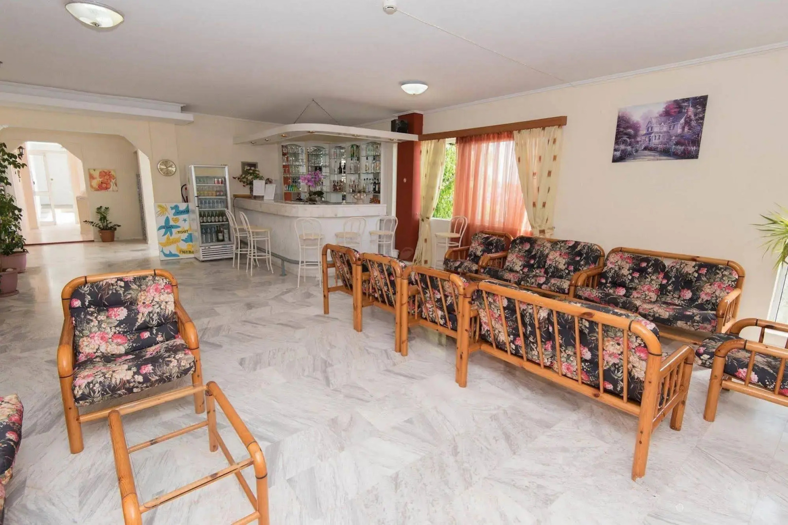 Leonidas Hotel and Studios