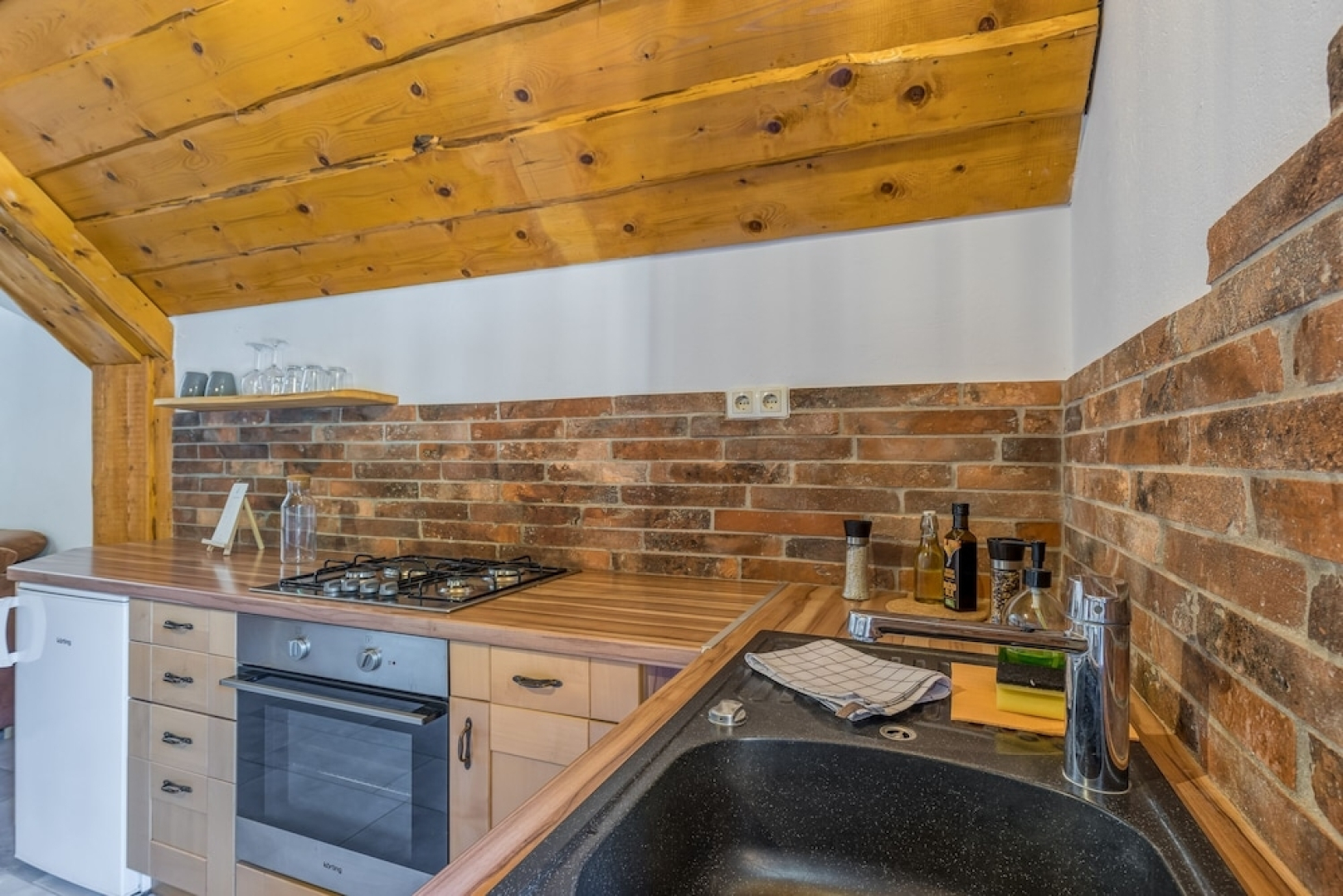 Pool Suite Black Cumin