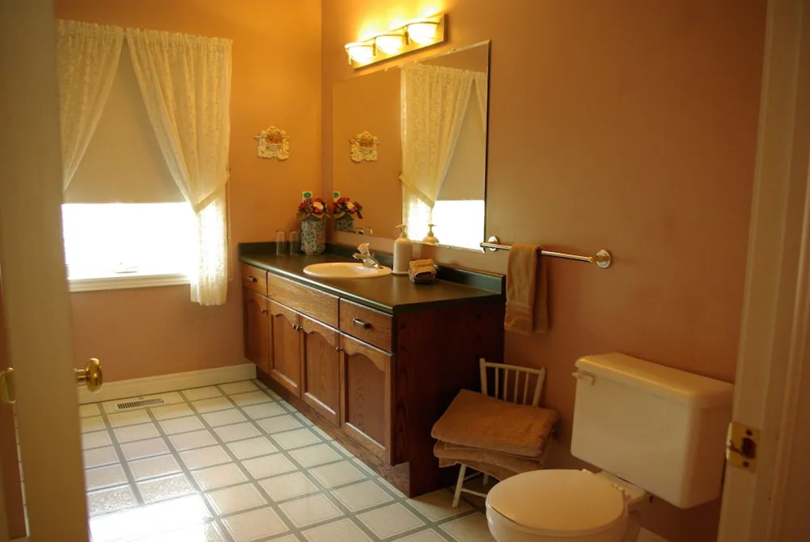 Abagale's Victorian Hot Tub and Suites