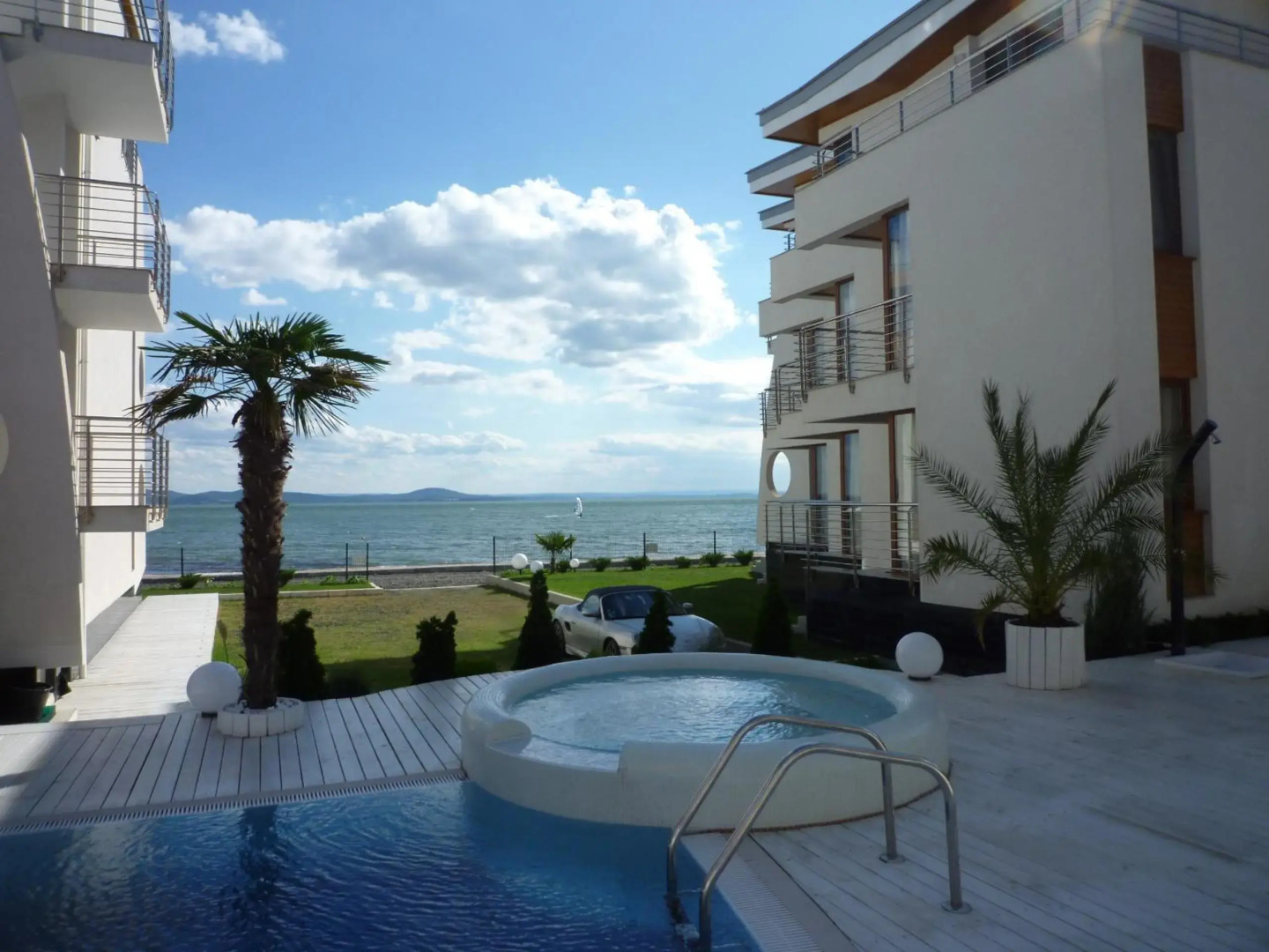 White Sails Apartments