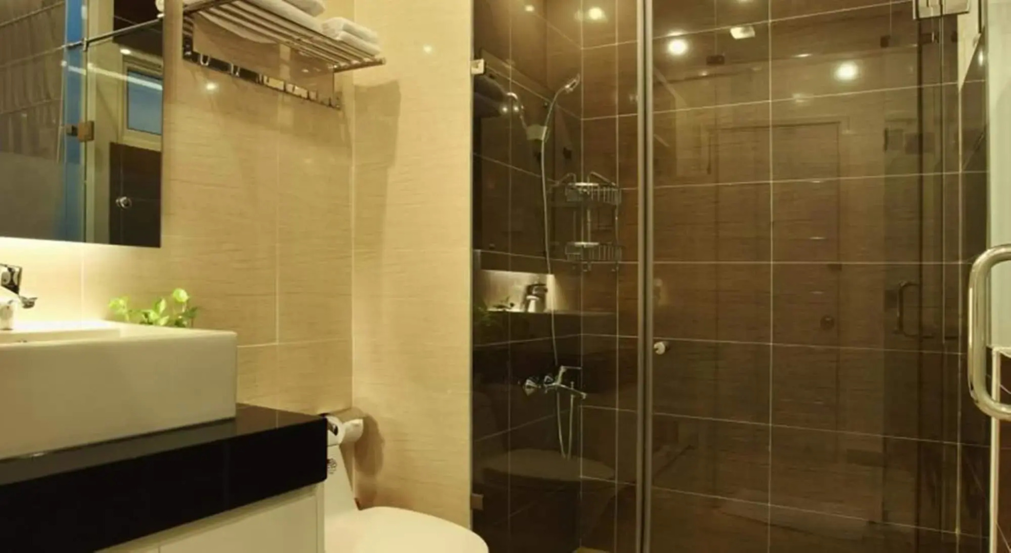 Yellow House Saigon Hotel