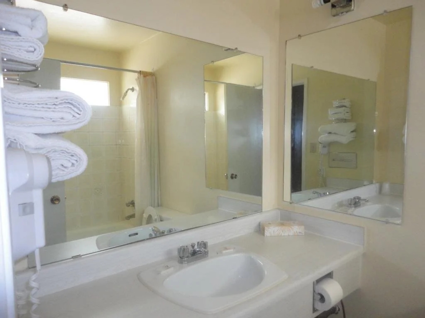 Airport Inn Lakeside