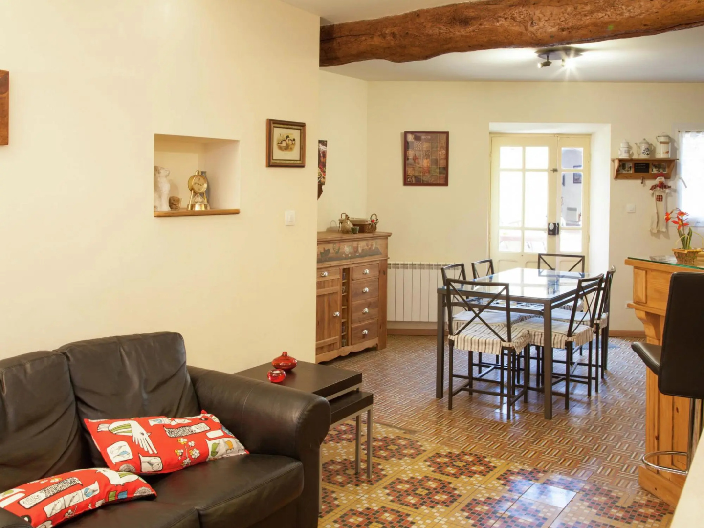 Alluring holiday home in Cazouls D'hérault with pool