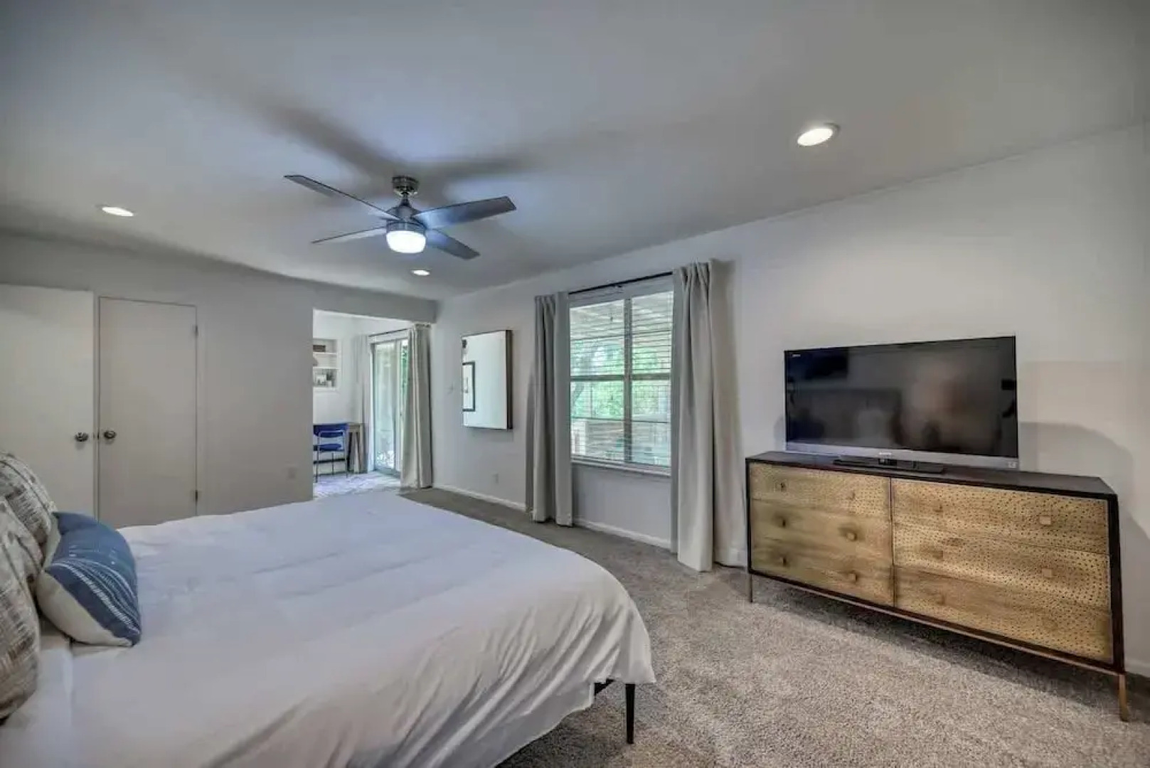 Luxury Lakefront Oasis With Boat Dock-firepit