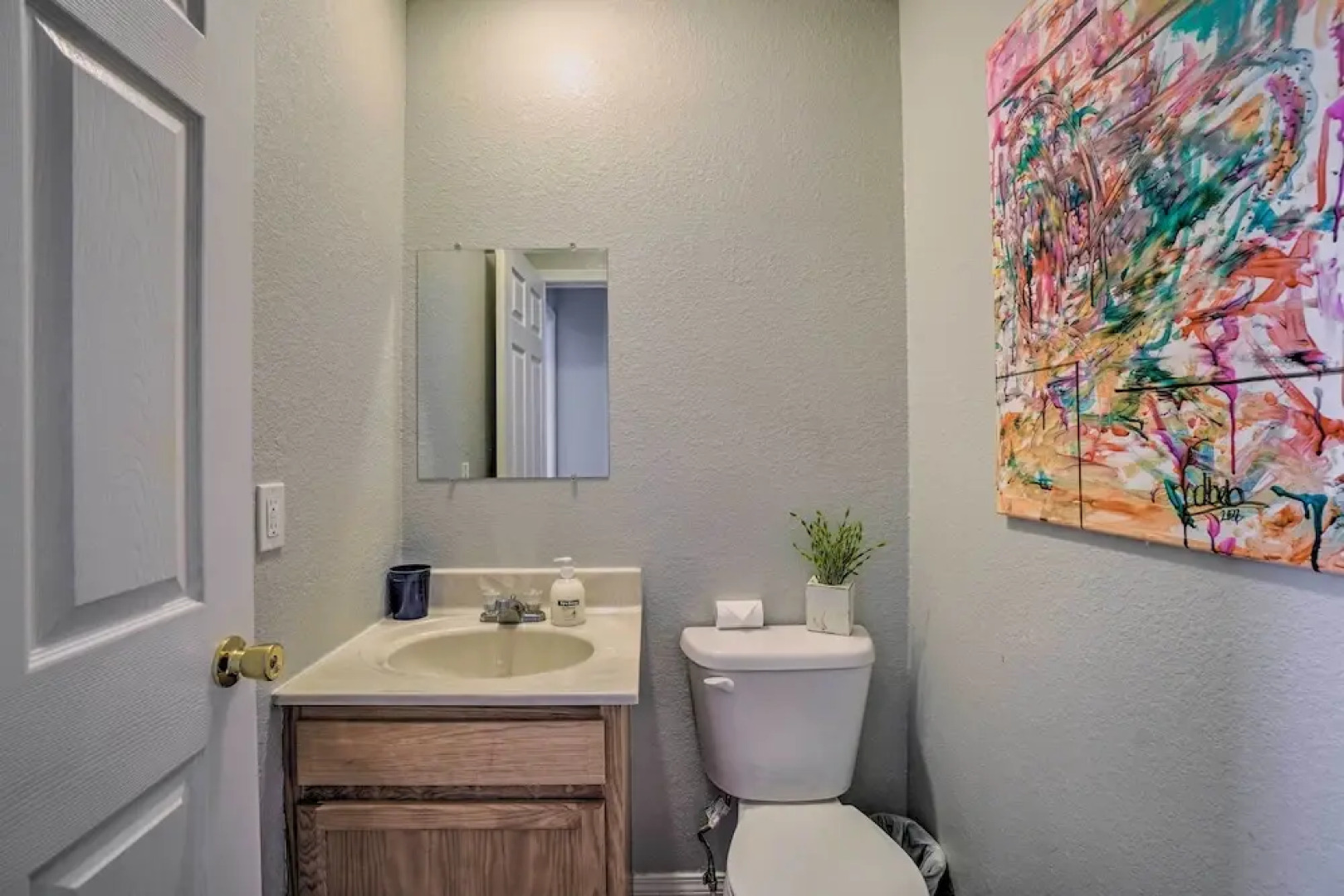 Charming One-level Home w/ Deck, Walk to Dtwn