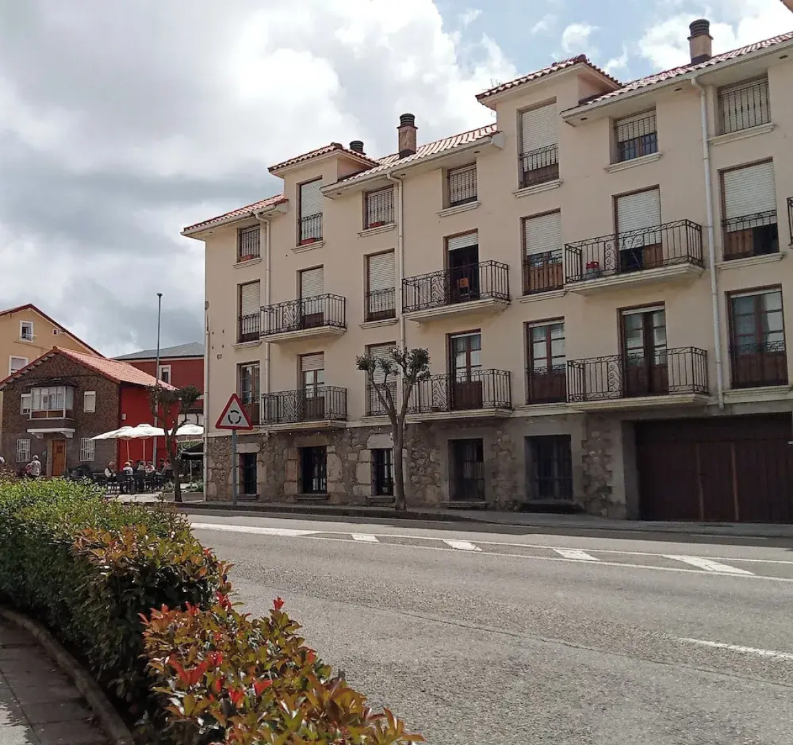 Coquetty Housing In Santander Bay