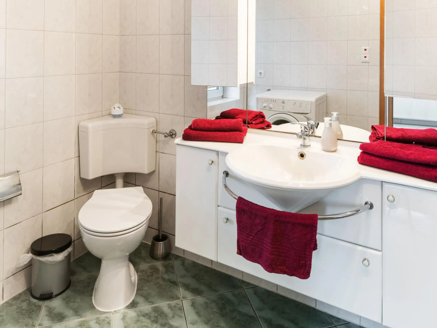 Quiet holiday home with a beautiful terrace and fenced garden