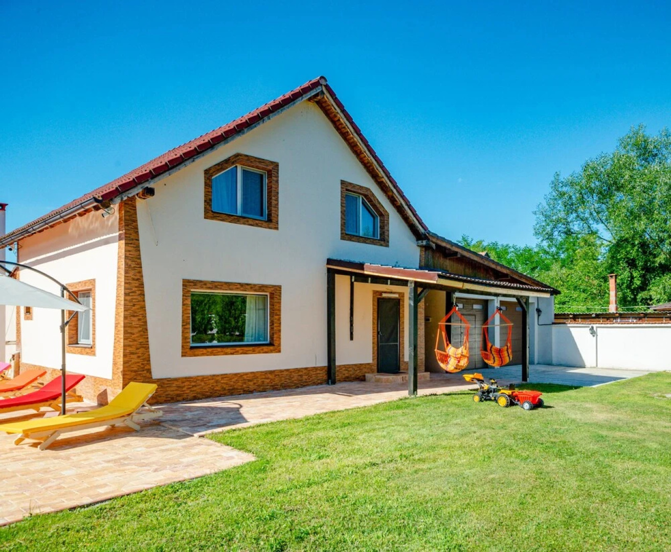 House - Sleeps up to 11, hot tub & Free Parking