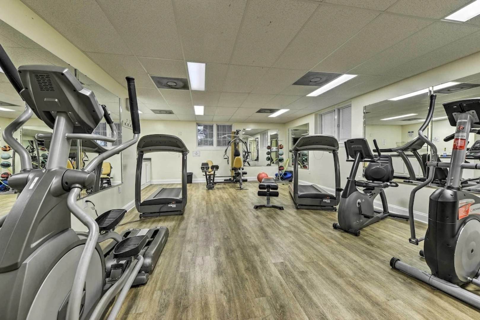 Resort-style Condo on Golf Course w/ Private Pool!