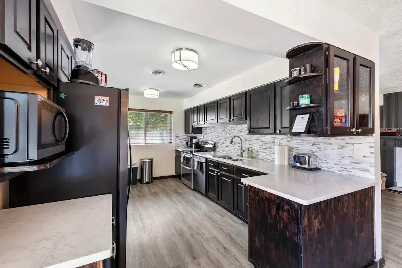 Lakefront Washington Home w/ Private Pool & Sauna