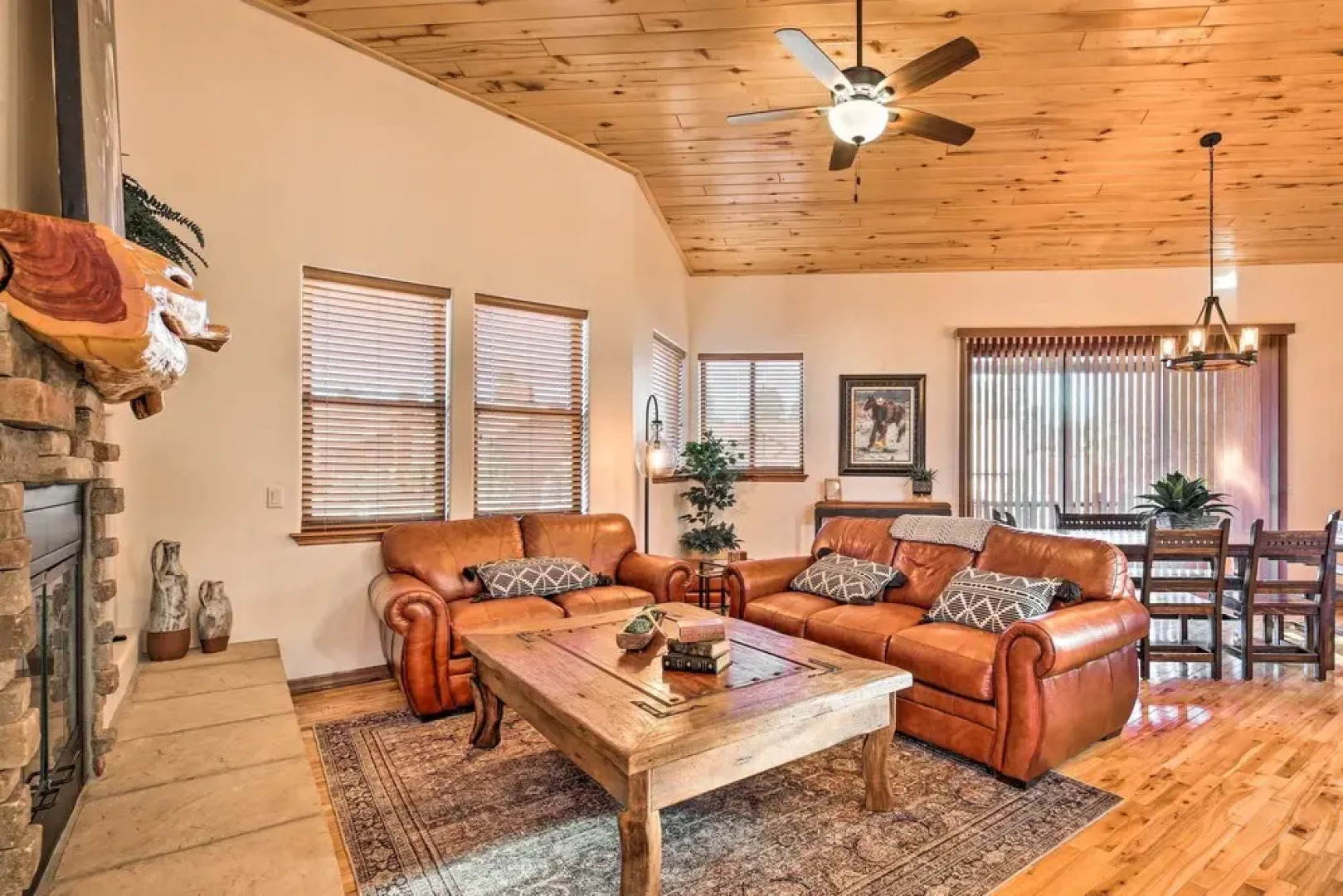 Patio, Deck & Grill: Spacious Show Low Home!