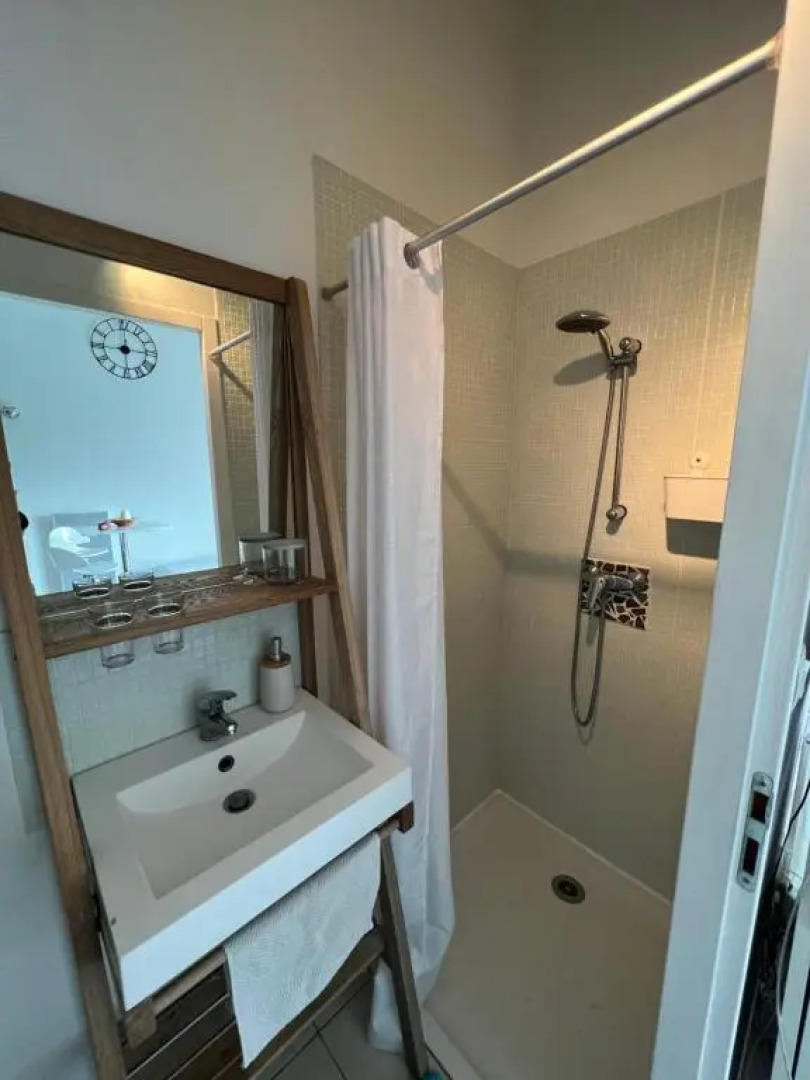 Studio RIQUET indépendant attenant à Villa