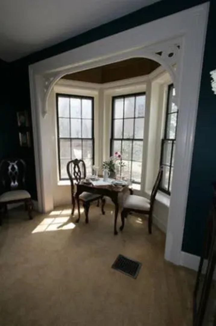 42 Montgomery Bed and Breakfast