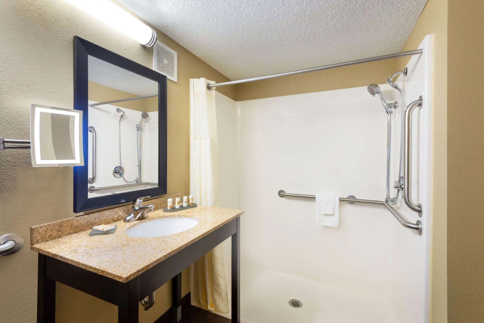 La Quinta Inn & Suites Summersville / New River National Park