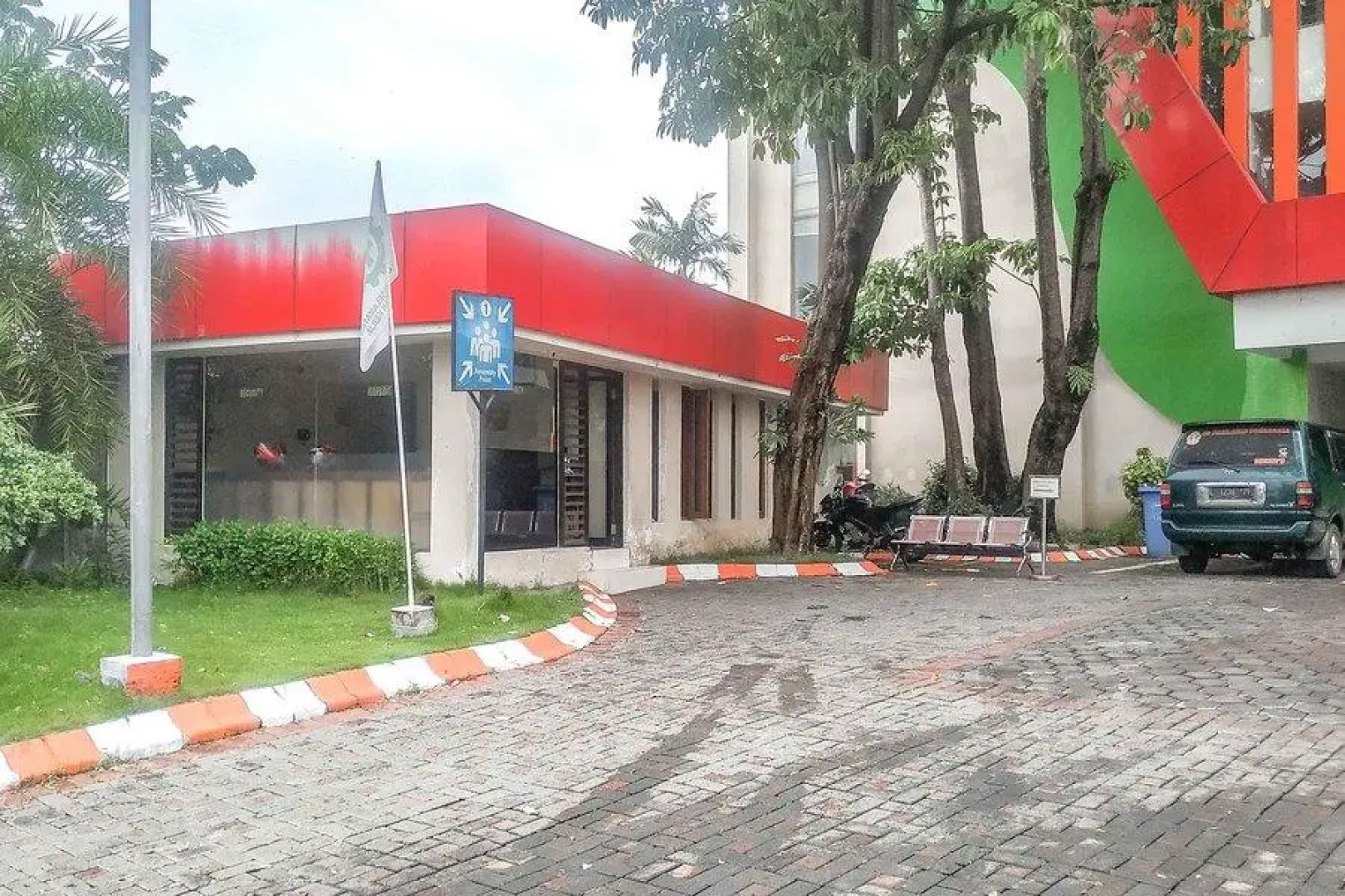 RedDoorz Premium @ Jalan Veteran Bojonegoro