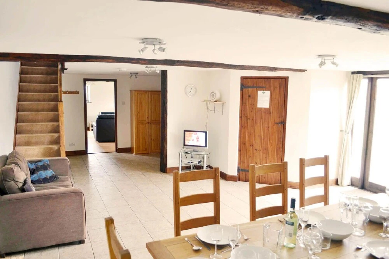 Beautifully converted 400-year-old threshing barn. Pet-friendly.