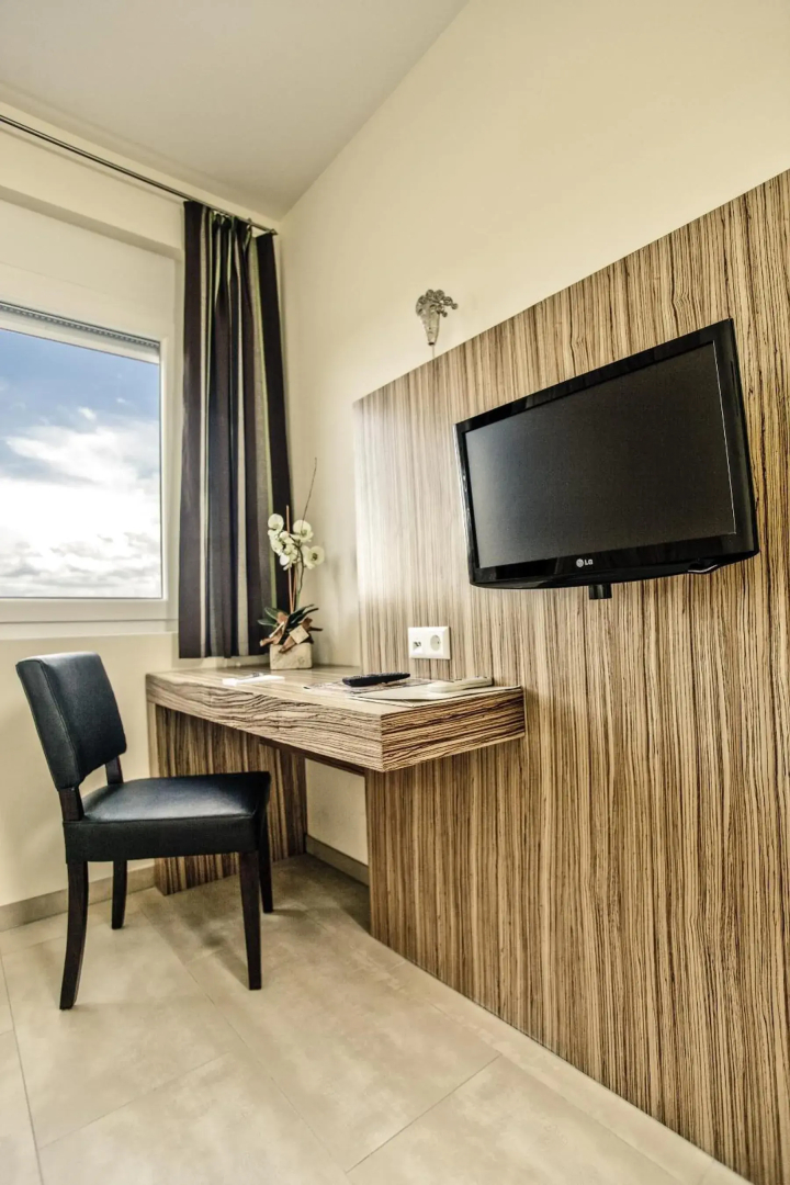 Hotel Maxis