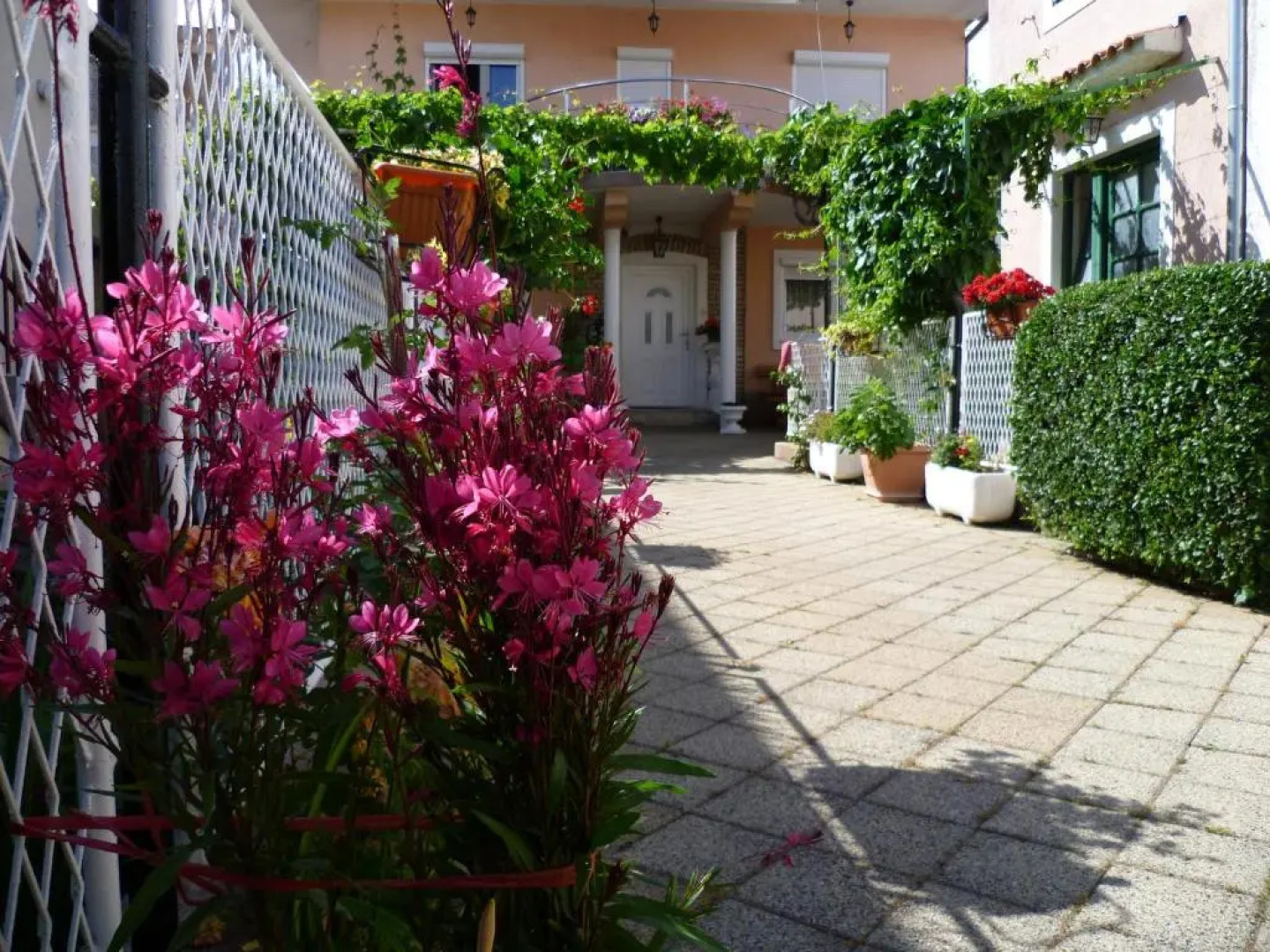 Apartments Sanda Tribunj