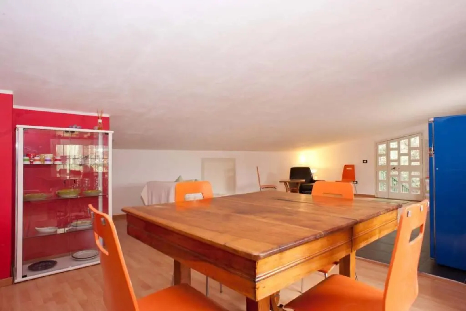 Loft mansardato con giardino e piscina/ loft with garden and swimming pool