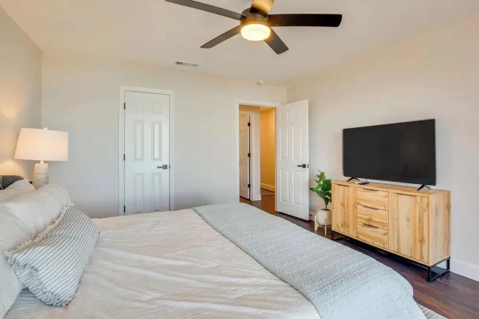 Dock & Fire Pit: Lakefront Gun Barrel City Getaway