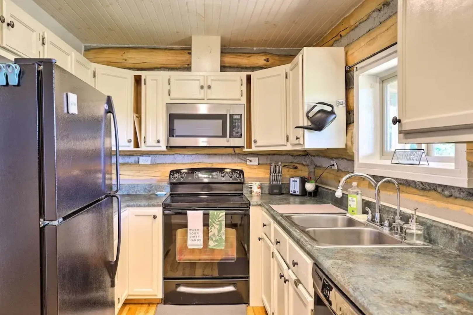 17 Mi to Appalachian Trail: Marshall Mtn Retreat!