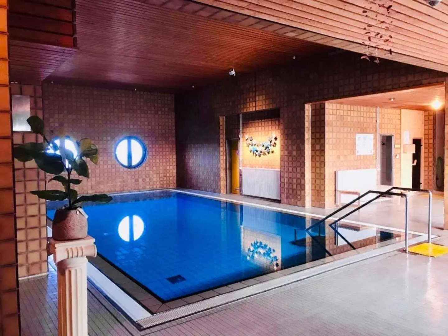 COAST HOUSE Sky Suite