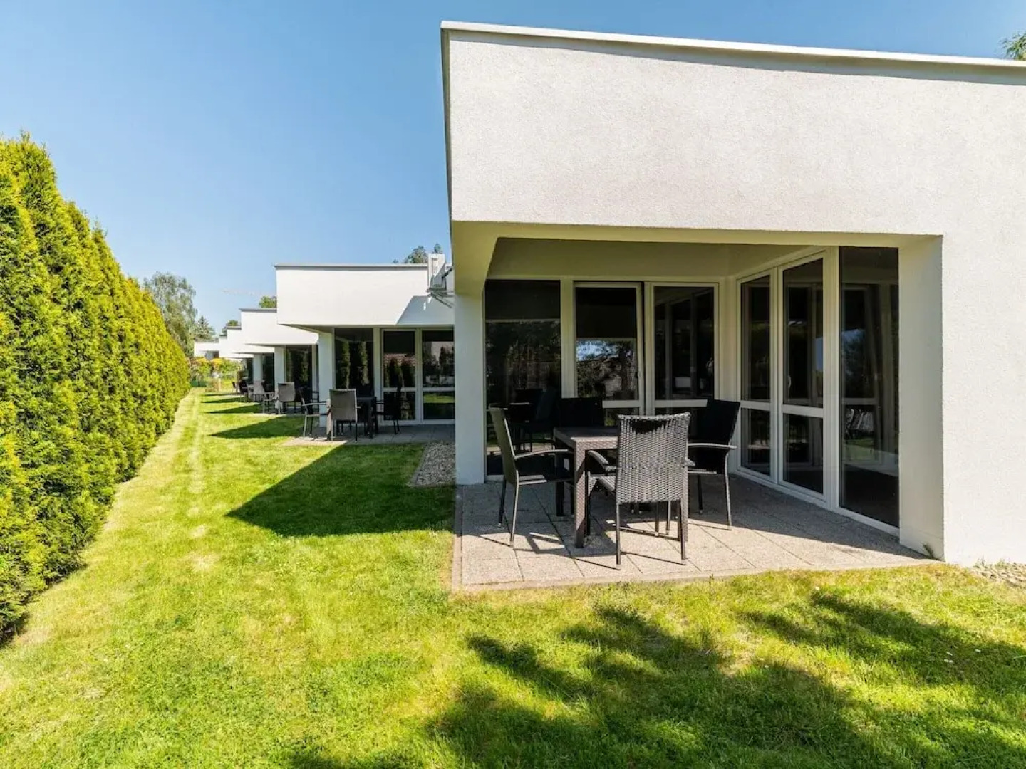 Holiday Homes With Pool, Close to the Beach