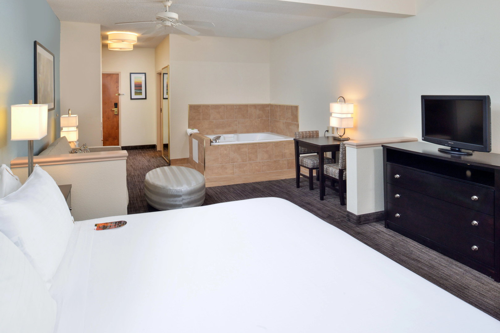 Holiday Inn Express & Suites St Joseph by IHG