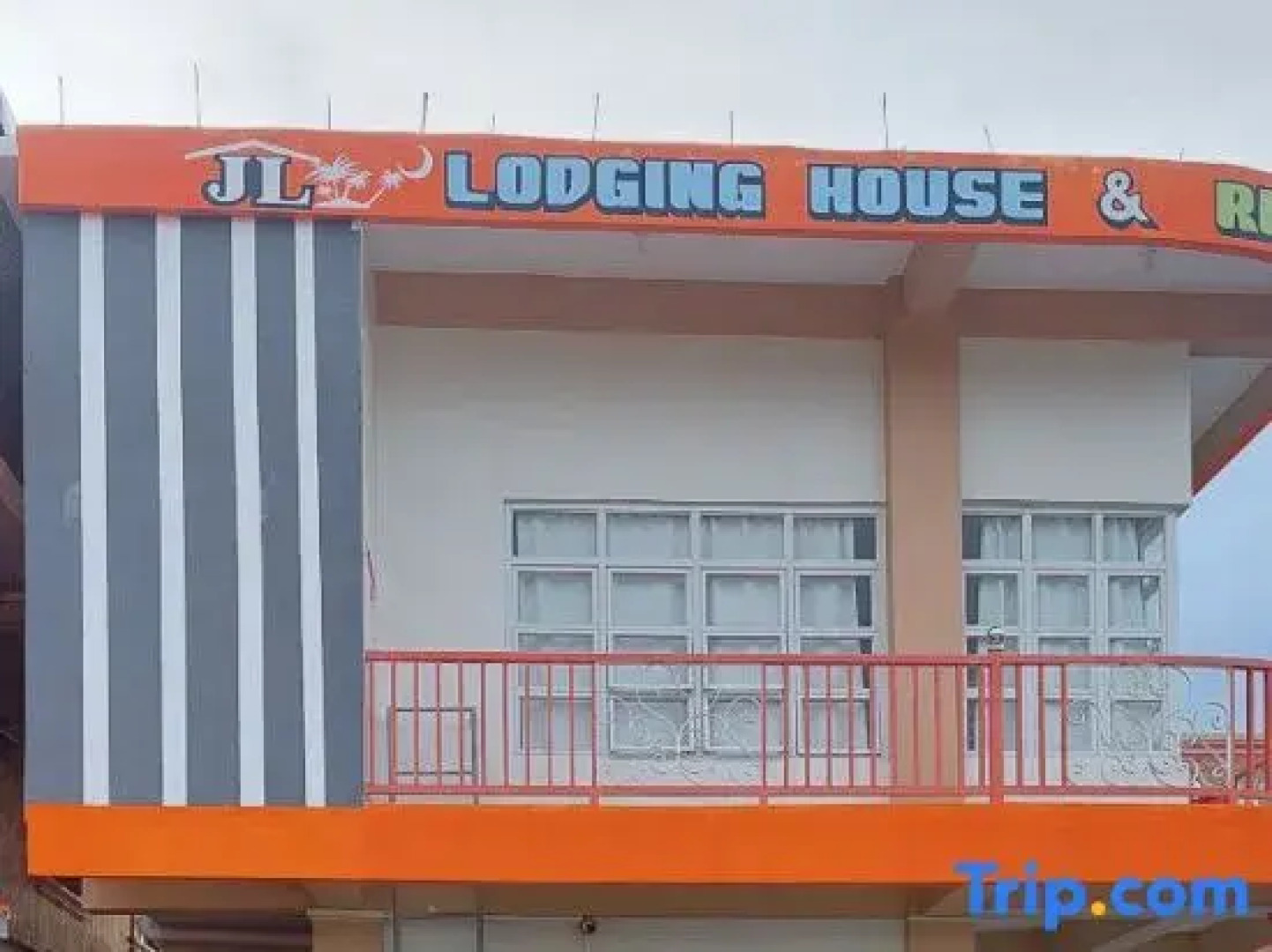 RedDoorz @ JL Lodging House and Cafe Irosin