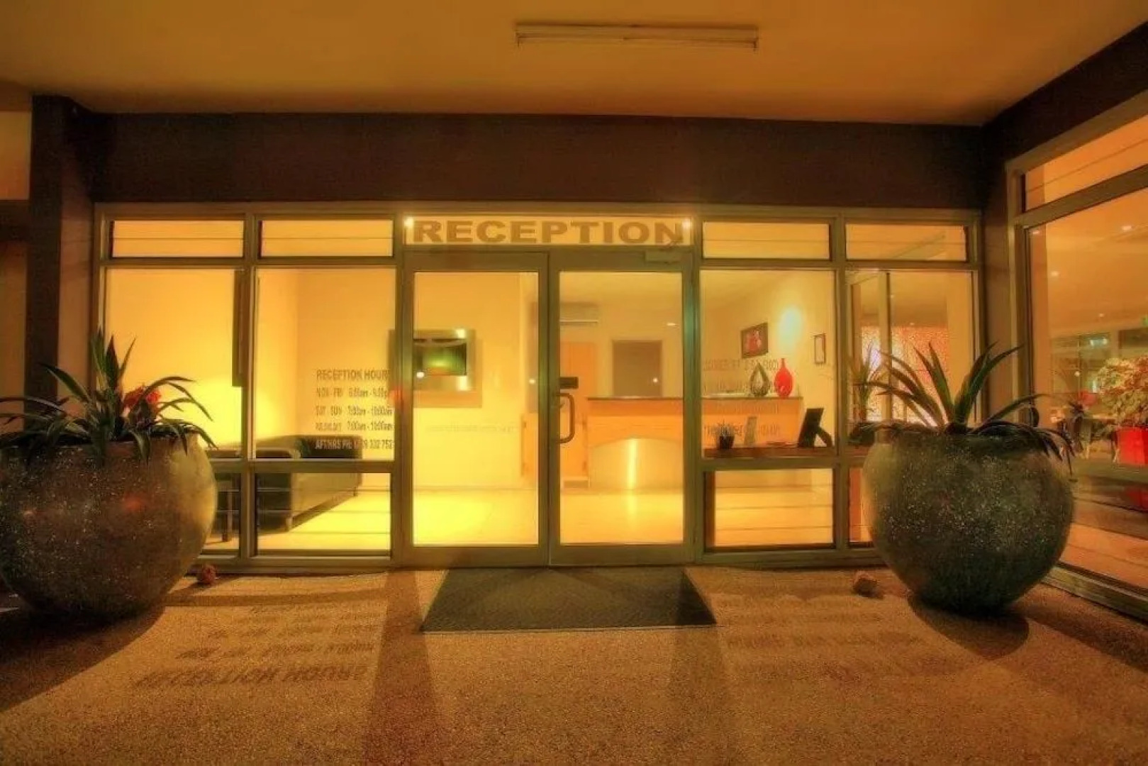 Mayfair Motel Emerald