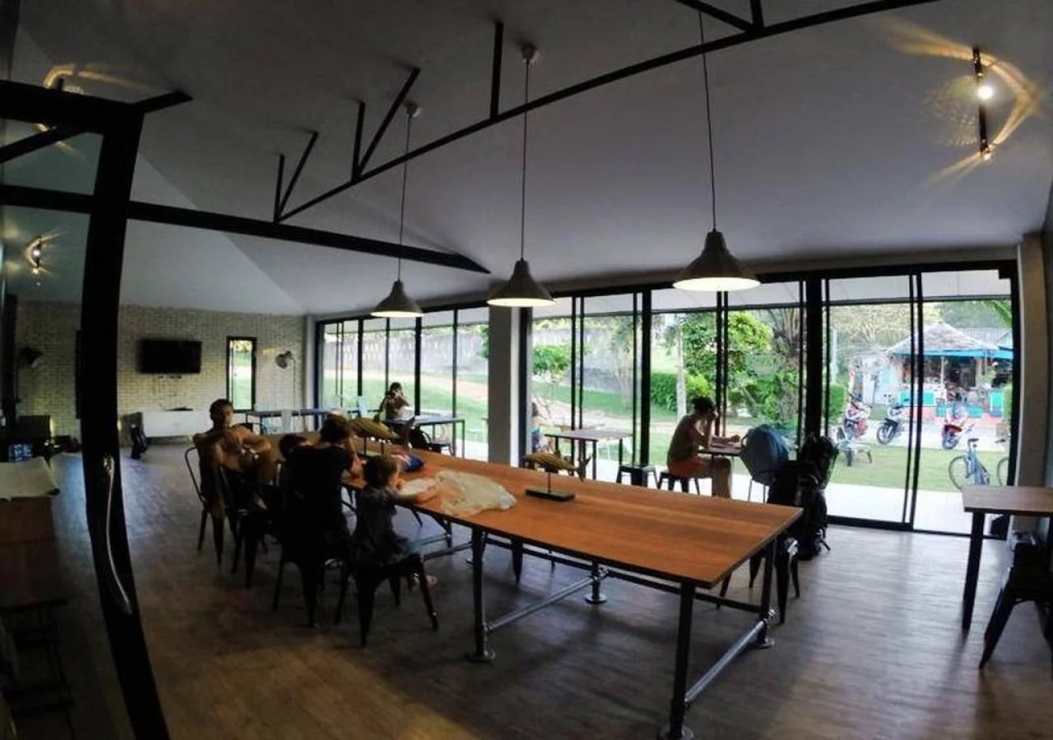 Monkey Dive Hostel Khaolak