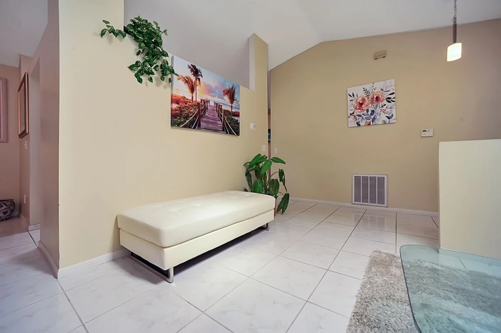 Palm Bay Delight, Large Grass Yard, 20 Minutes To The Beach 3 Bedroom Home