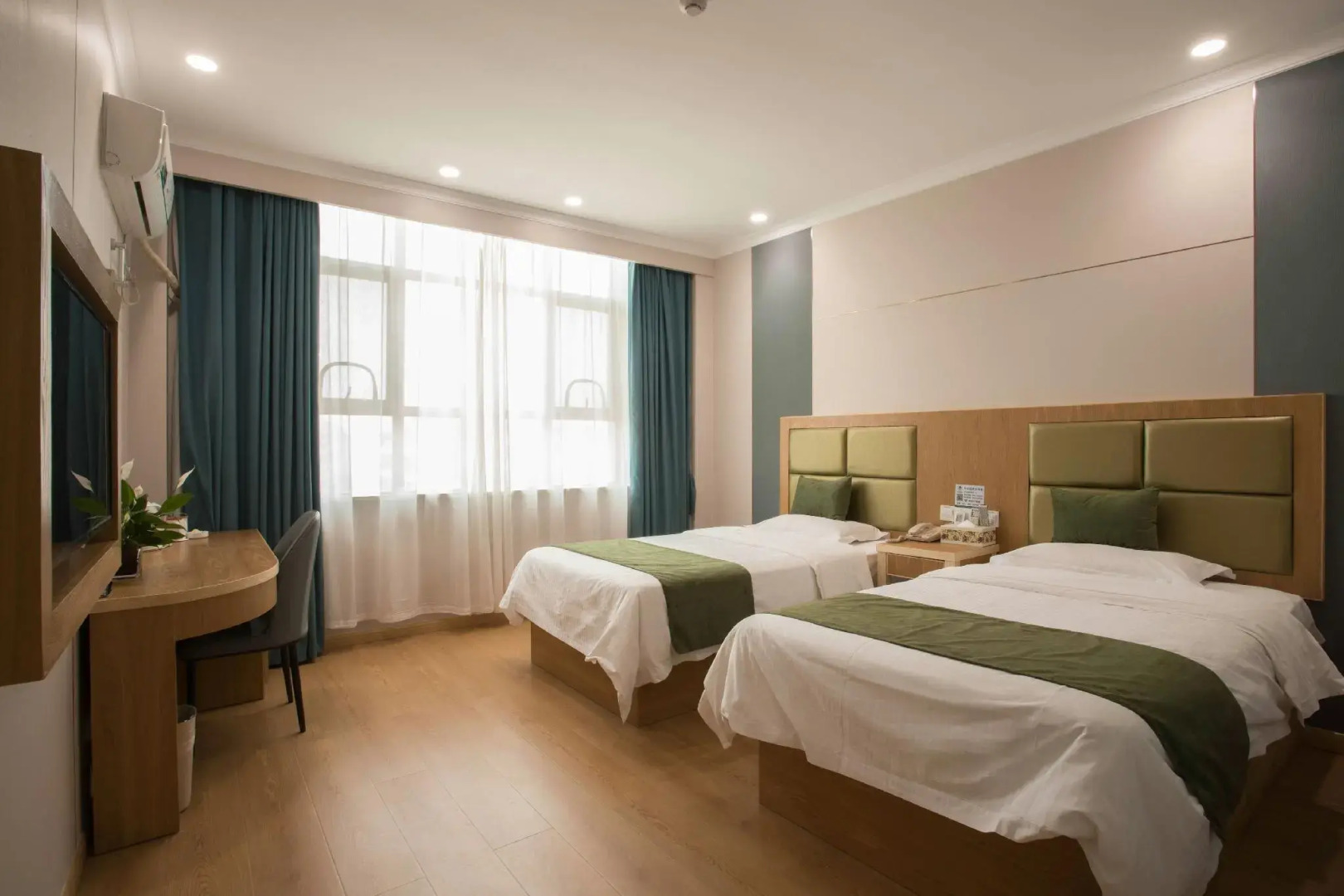 GreenTree Inn Anhui Wuhu Yinhu North Road Fangte World Resort South Gate Business Hotel