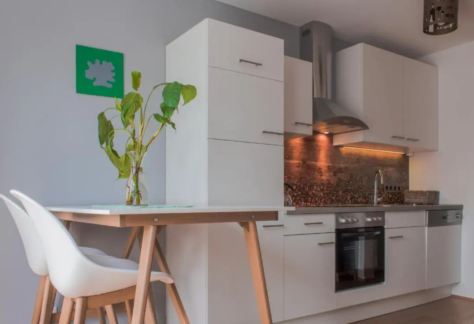 Yellow Flower Apartment with Pool - 5 min to Lake