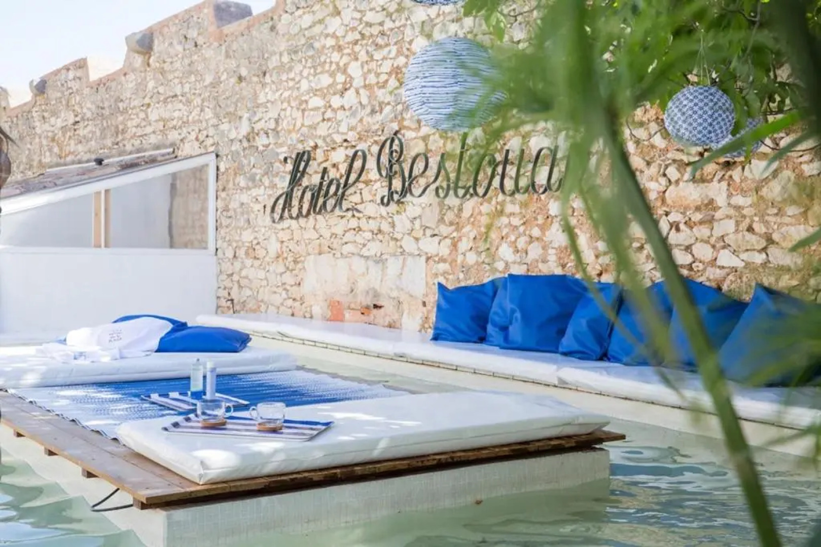 Hôtel de la Plage Mahogany