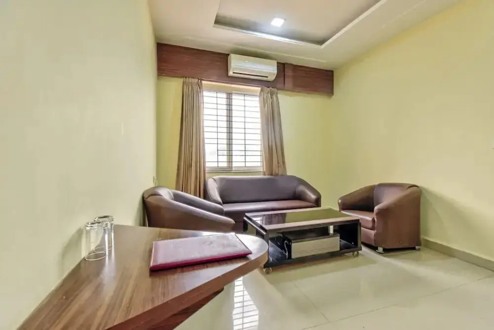 Nakshatra Comforts by OYO Rooms