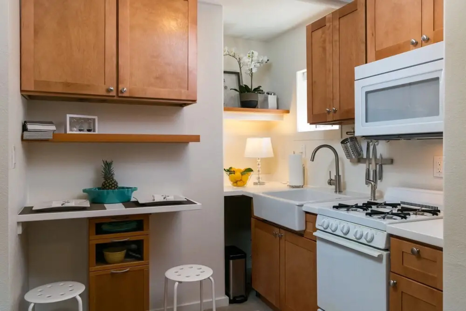 Oak View Studio Near Lake & Ojai - 1 Br apts by RedAwning