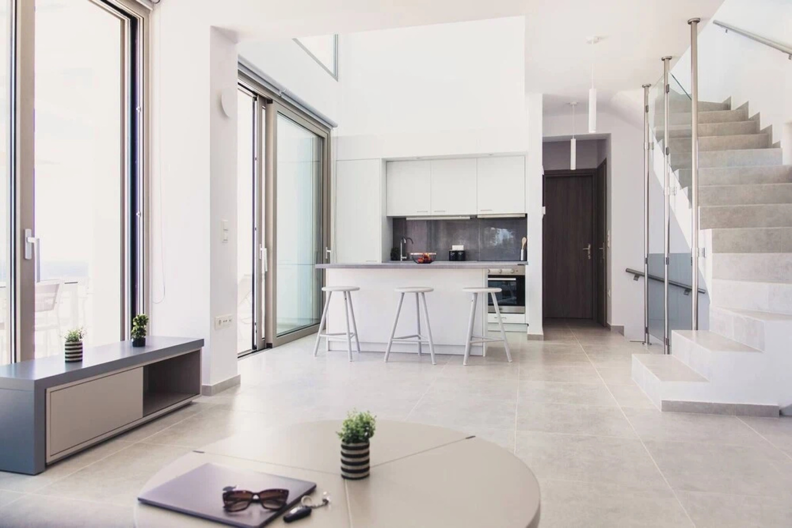 Starlight Villa Guro - 4bd, 4ba, 4min To Beach