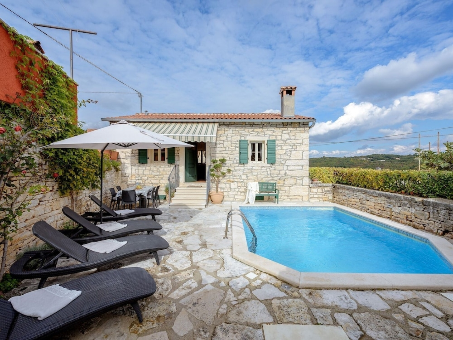 Lovely Stone House With Private Swimming Pool