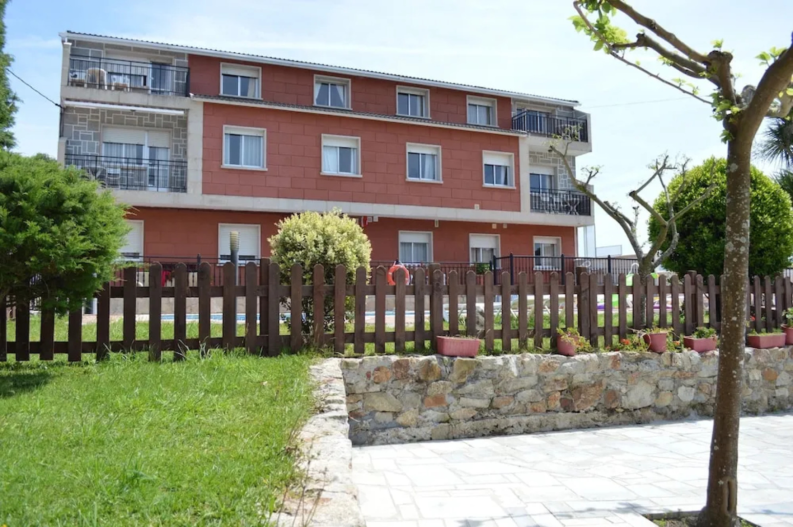 Apartamentos Sinás Playa