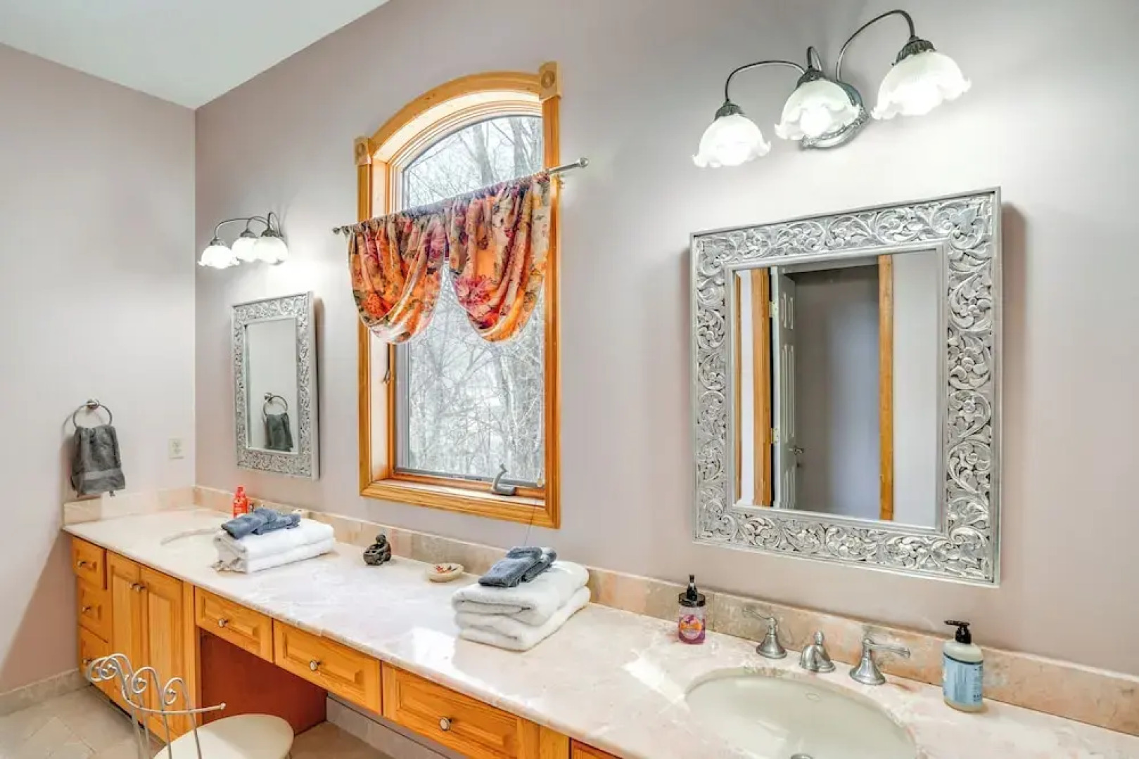 < 1 Mi to Hunter Mtn: Spacious Home w/ Hot Tub!