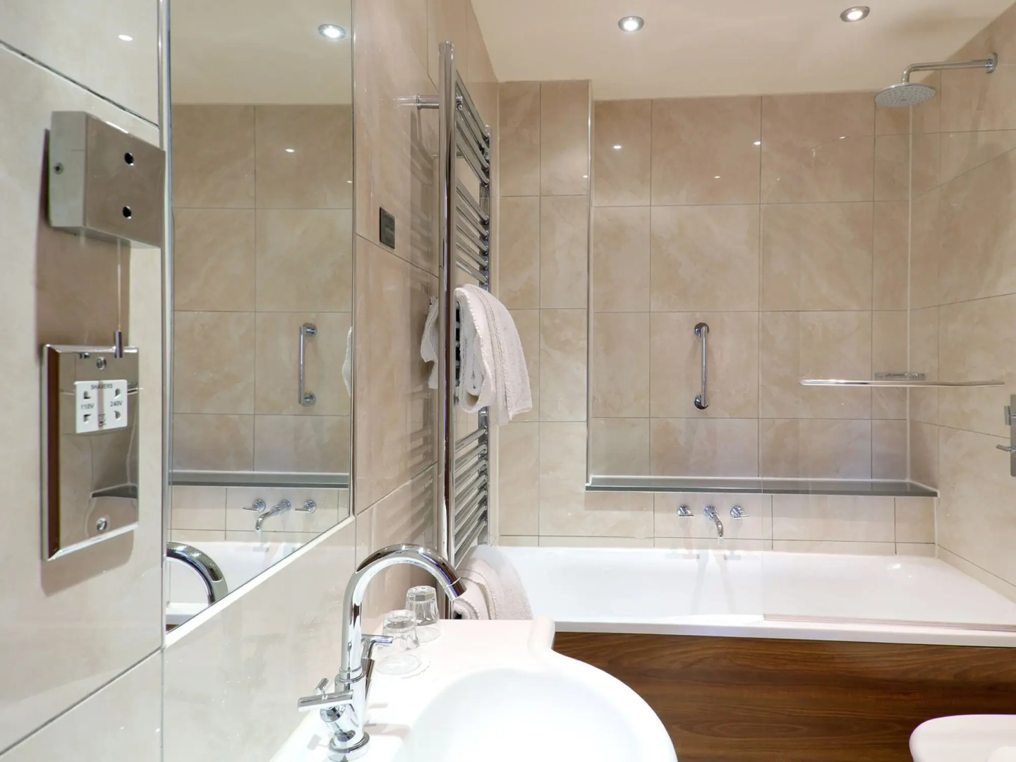 The Queen at Chester Hotel, BW Premier Collection