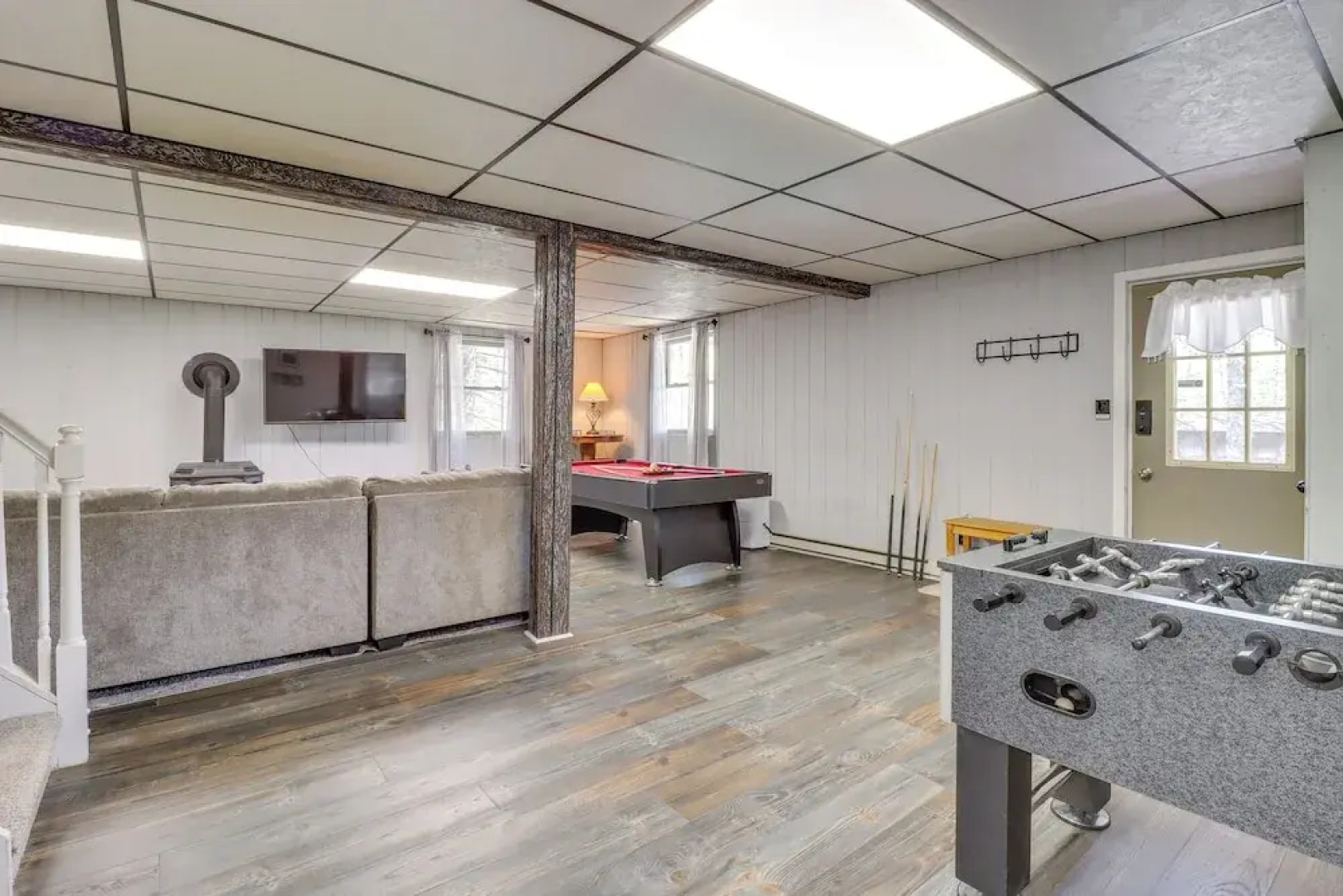 Swim Dock & Game Room: Lakefront Poconos Cabin!