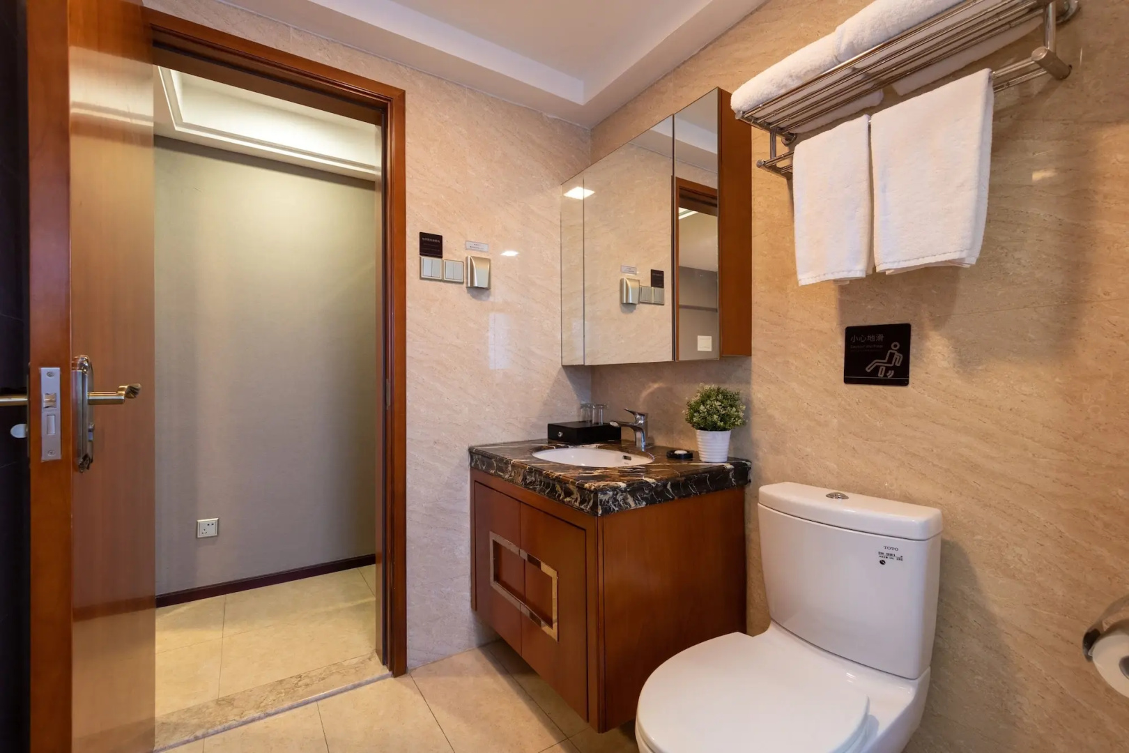 Poltton International Apartment (Foshan Zumiao Lingnan Tiandi Branch)