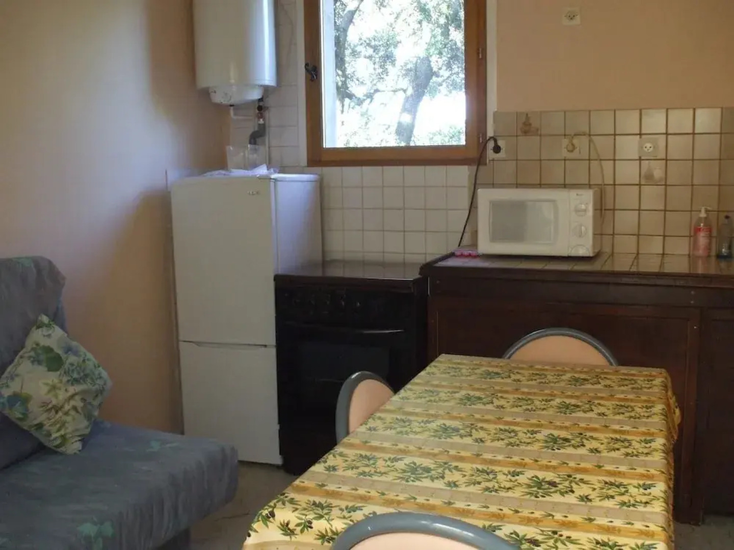 Apartment With One Bedroom In Saint-laurent-des-arbres, With Wonderful Mountain View And Enclosed Garden - 90 Km From The Beach